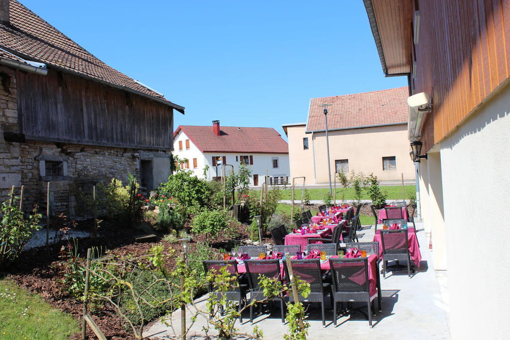 Hotel Le Champ Des Lys Amancey Exterior foto