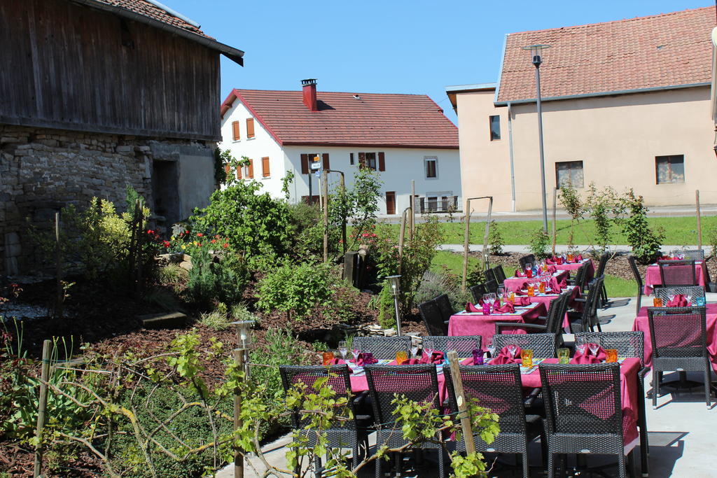 Hotel Le Champ Des Lys Amancey Exterior foto